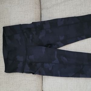 Lululemon leggings black camo 25"
